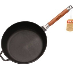 Tigaie fonta cu maner lemn detasabil adanca 26cm