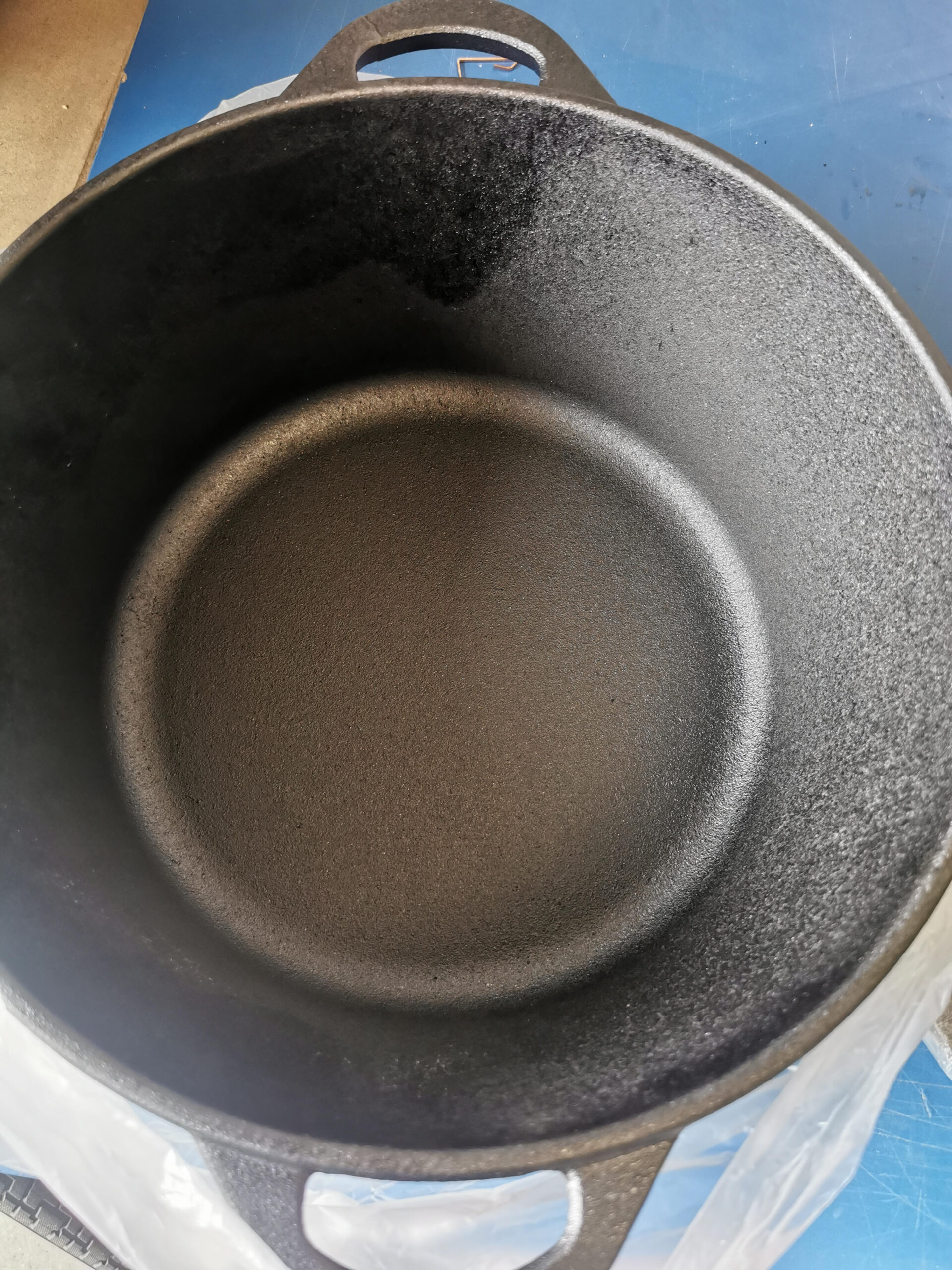 Cratita fonta+capac 32cm cu manerul crapat